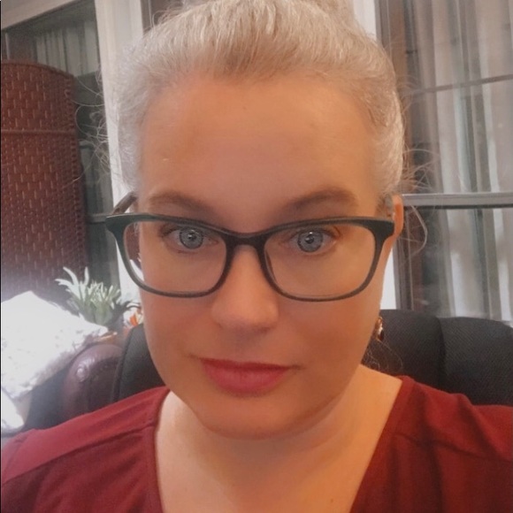 Meet Your Posher!! - Picture 3 of 16